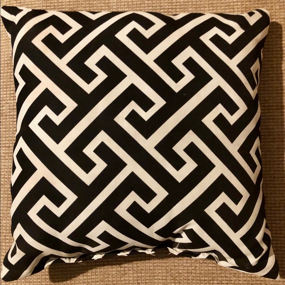 RESERVED BLACK CREAMY WHITE TEXTURED HEAVY LINEN PILLOW PATIO DECOR  NEW 13x13 - Picture 1 of 1